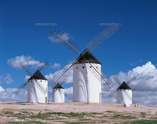 カンポ・デ・クリプターナの風車 ラ・マンチャ地方 スペイン
