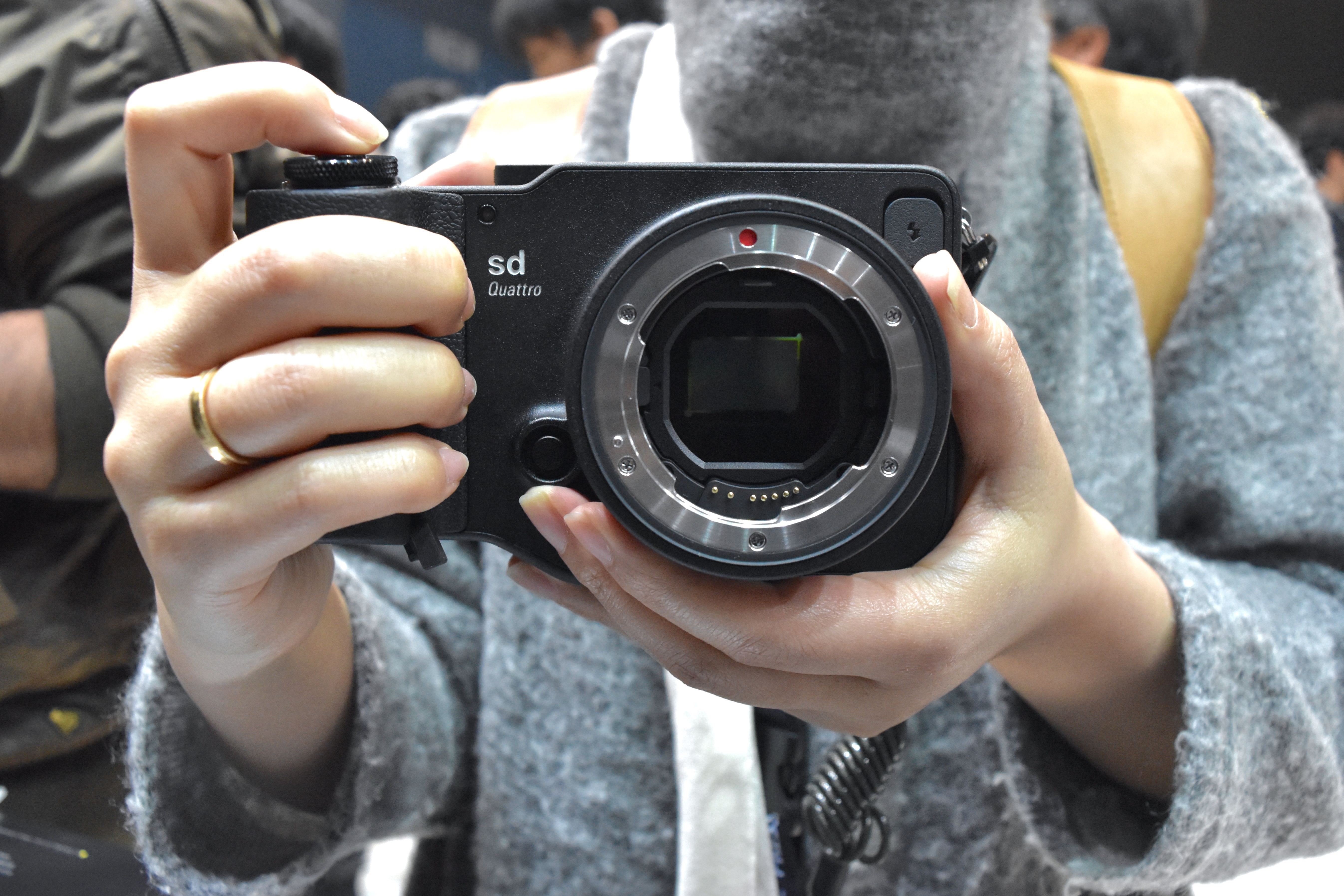 デジカメ最新情報】独創的すぎるミラーレス一眼「SIGMA sd Quattro」の