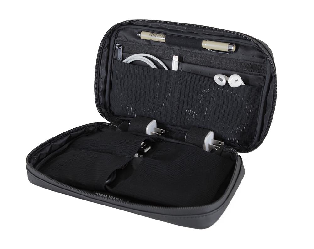 ガジェット好きはIncaseのオーガナイザーでケーブルすっきり