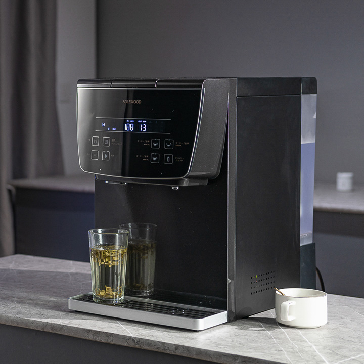 水道水を浄水して利用する卓上ウォーターサーバーで毎月のコストを削減