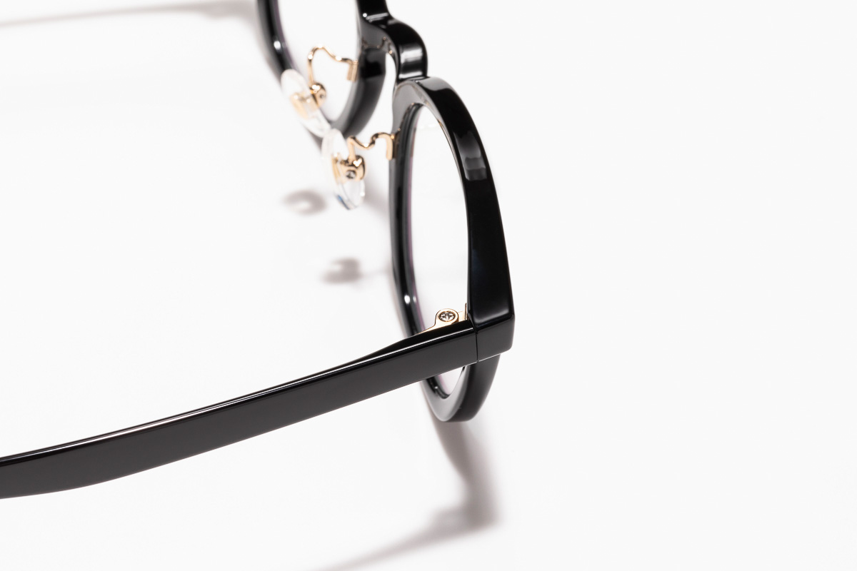 ド近眼の悩み「目が小さく見える」「レンズが分厚い」を軽減するJINS