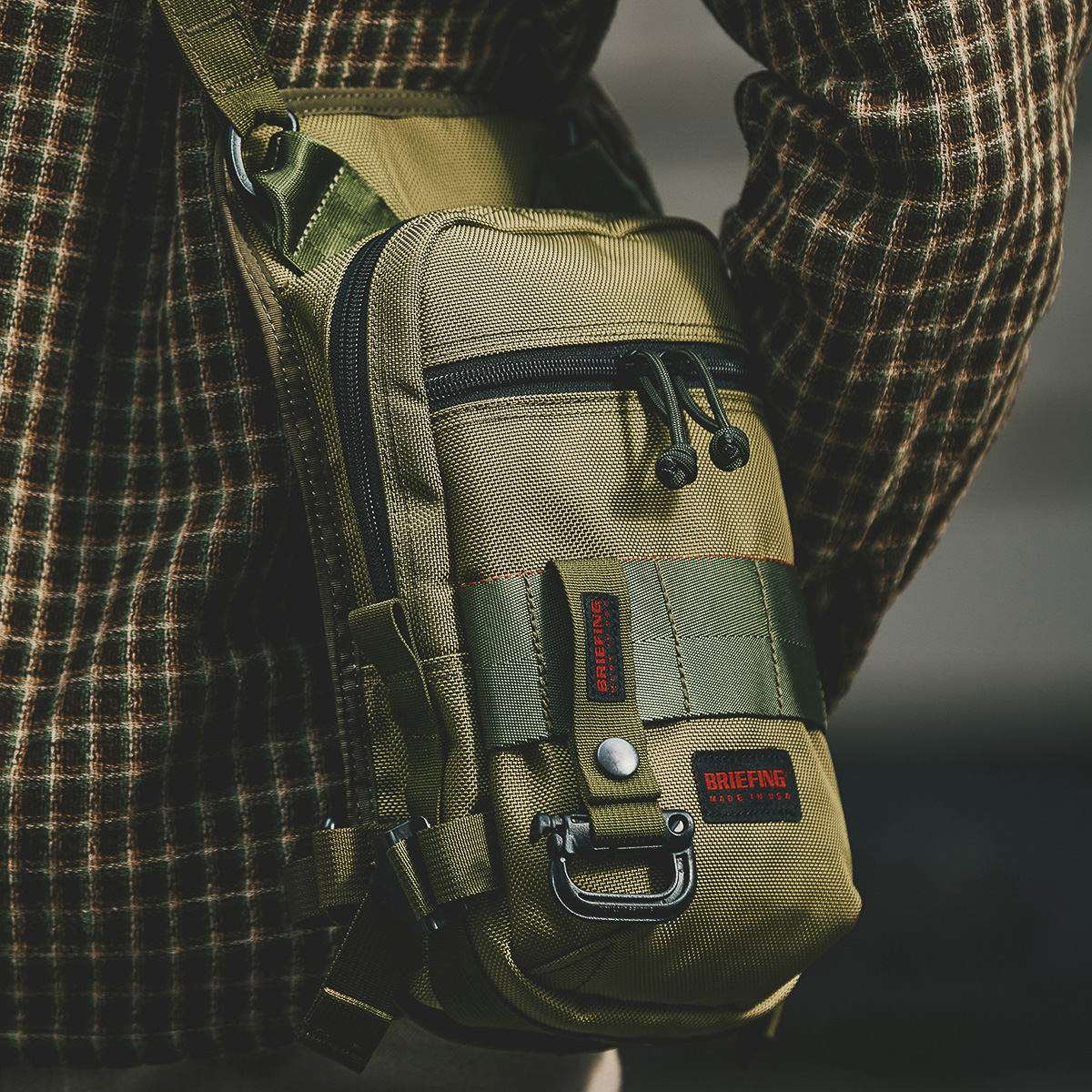 木金限定値下げ BRIEFING ショルダーバッグ オリーブグリーン 中古