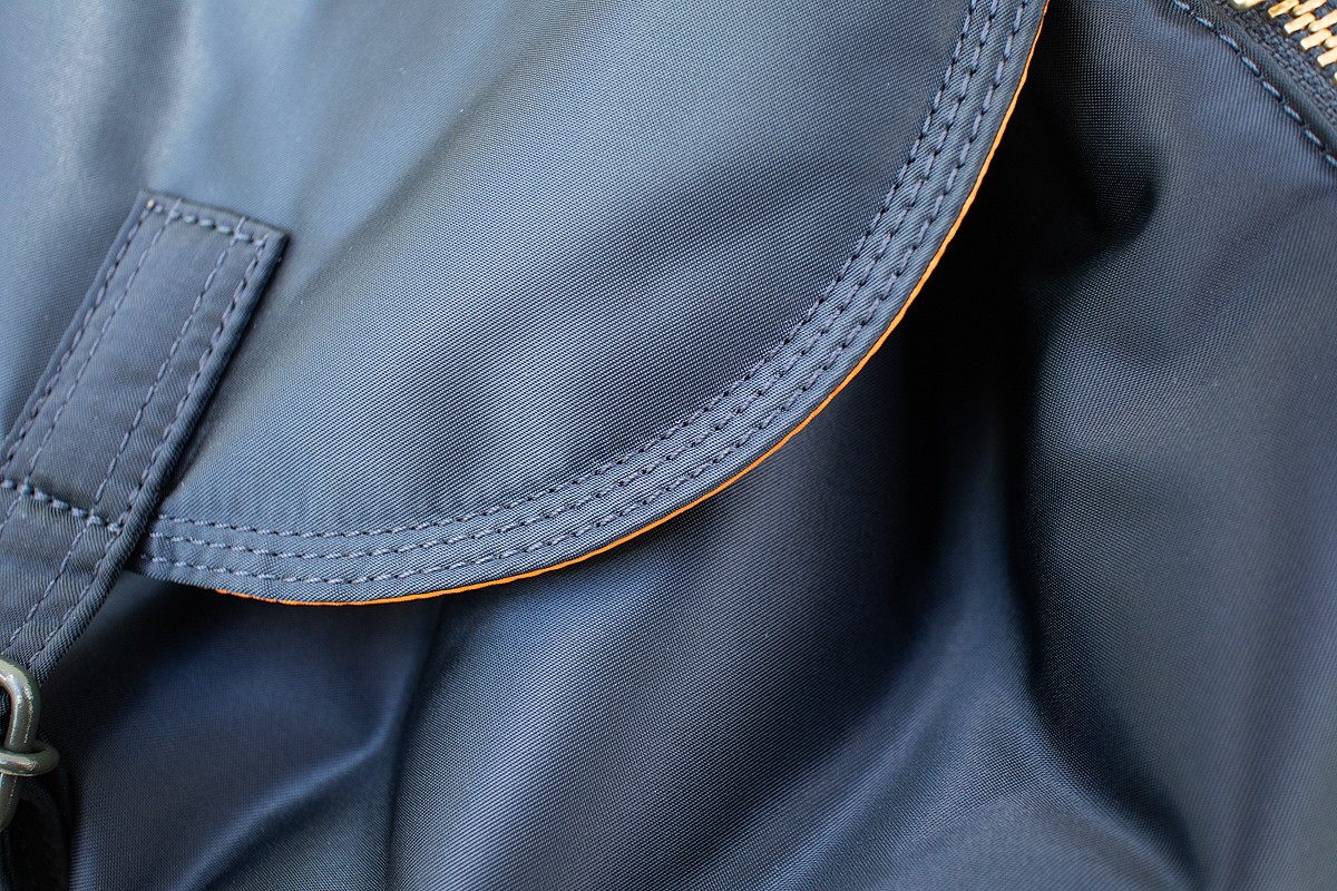 ポーターの名作「タンカー」の新色アイアンブルーはグッと大人な雰囲気