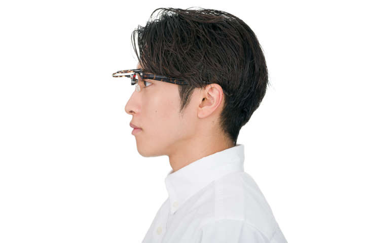 約46％も軽量化！Zoffの跳ね上げ式メガネが気軽に使えます