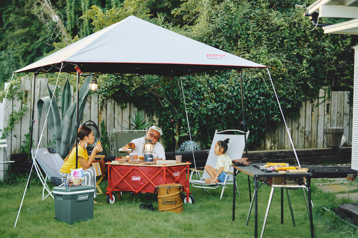夏の日除けにあるとうれしいコールマンのシェードがコンパクト収納を
