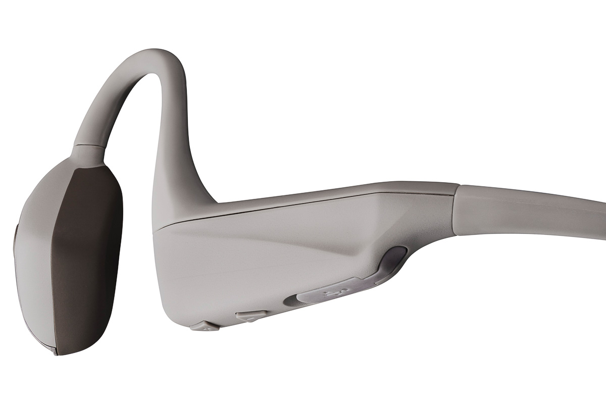 世界初！オーディオテクニカ「軟骨伝導ワイヤレスイヤホン」は