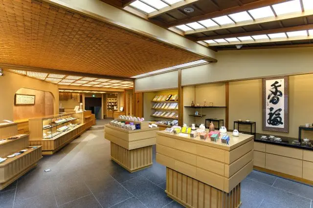 松栄堂 京都本店 - 買物情報、アクセス & 周辺情報 | GOOD LUCK TRIP