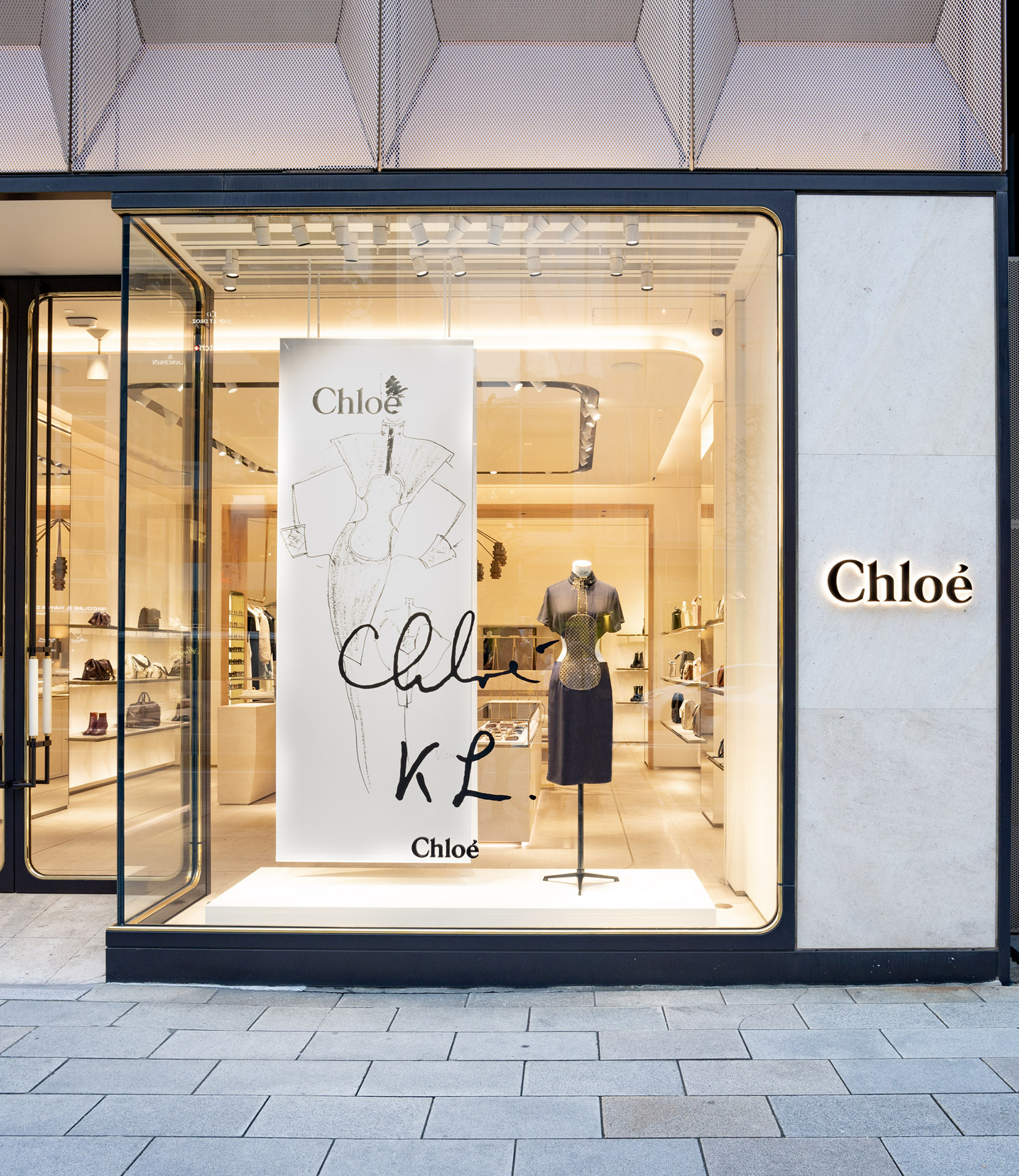 クロエが銀座店にて「クロエ by カール・ラガーフェルド」展を開催