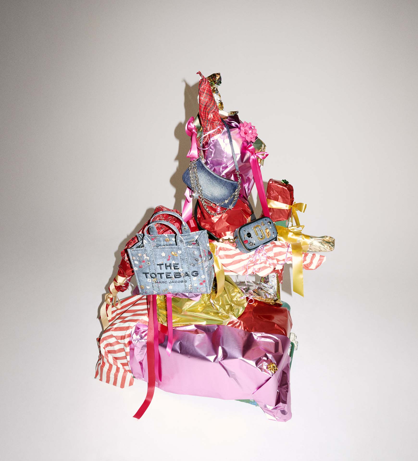 心ときめくホリデーシーズンに向けて。マーク ジェイコブスがギフト