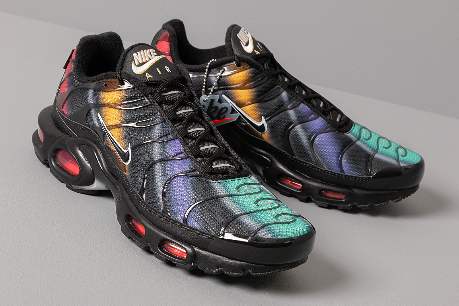 Men's shoes Nike Air Max Plus Se Black/ Flash Crimson-Kinetic