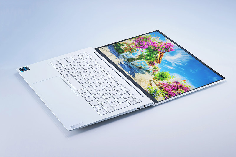 白いカーボンをまとったレノボの超軽量モバイルノート「Yoga Slim 750i