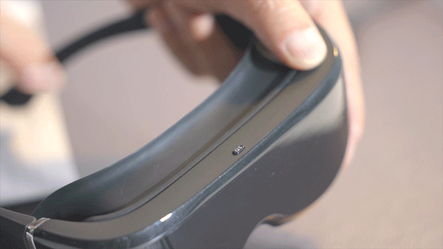 没入感溢れる450インチの仮想画面が目の前に！あなただけの映画館