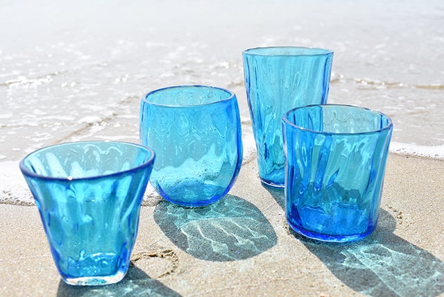 海の恵みが作り出した爽やかなスカイブルー「金の岬天色（あお