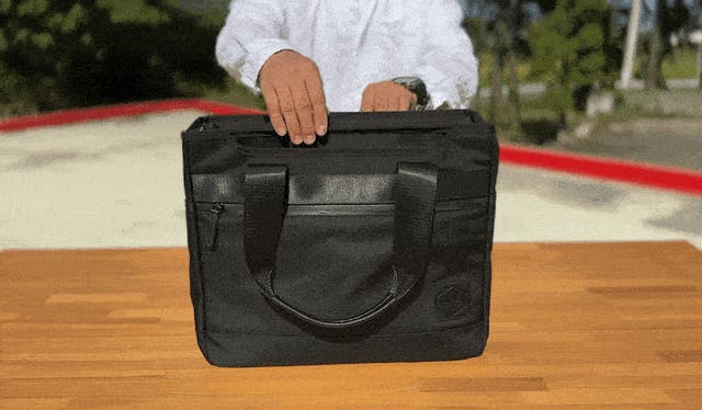 ざっくり入れて、きっちり整う。ビジネストート『ツナグバッグ FLEX