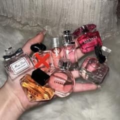 大人気！ミニ香水セット7点 - メルカリ