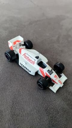 トミカ フットワーク F1 ミニカー ポルシェ - メルカリ