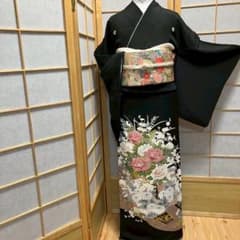 7217］黒留袖 牡丹花文 金彩 五つ紋 五三桐 比翼付 正絹 着物 袷