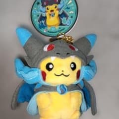 メガリザードンXポンチョを着たピカチュウ ぬいぐるみマスコット