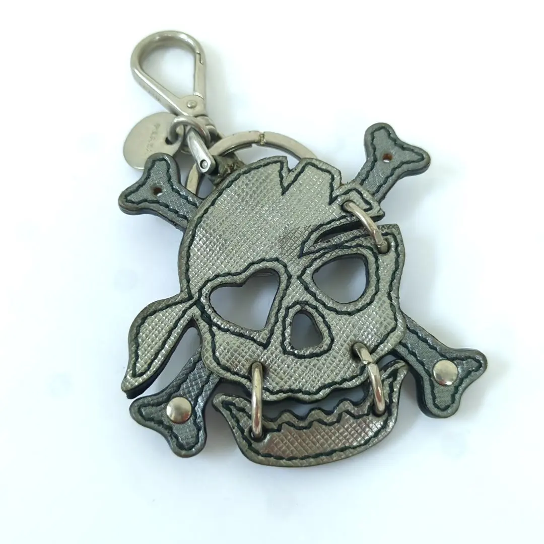 2026年最新】プラダ スカル キーホルダーの人気アイテム - メルカリ