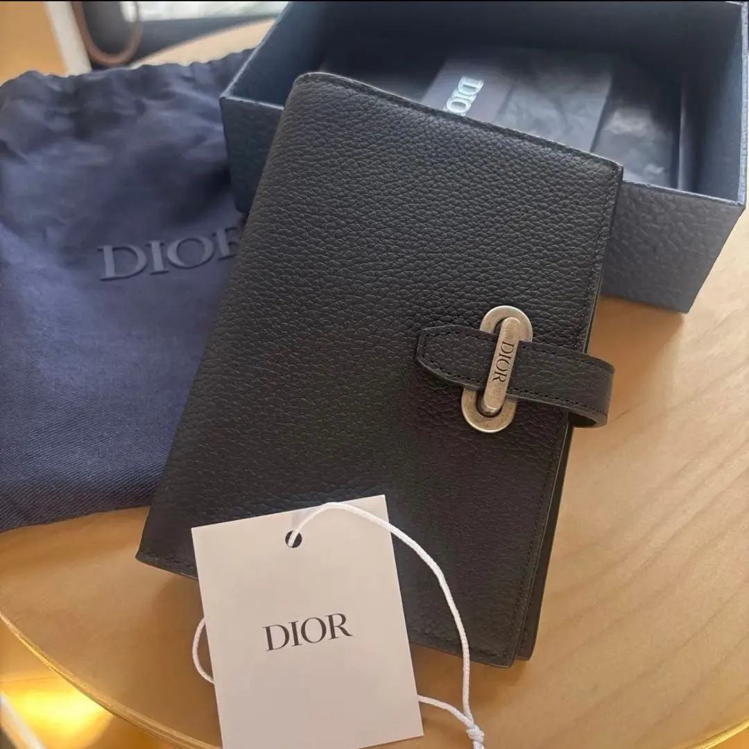 2026年最新】パスポートケース diorの人気アイテム - メルカリ
