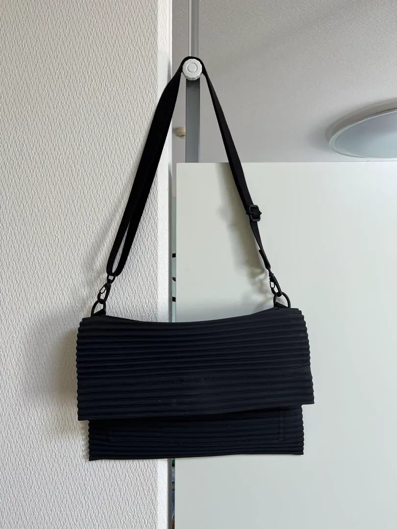 2026年最新】HOMME PLISSE ISSEY MIYAKE バッグの人気アイテム - メルカリ