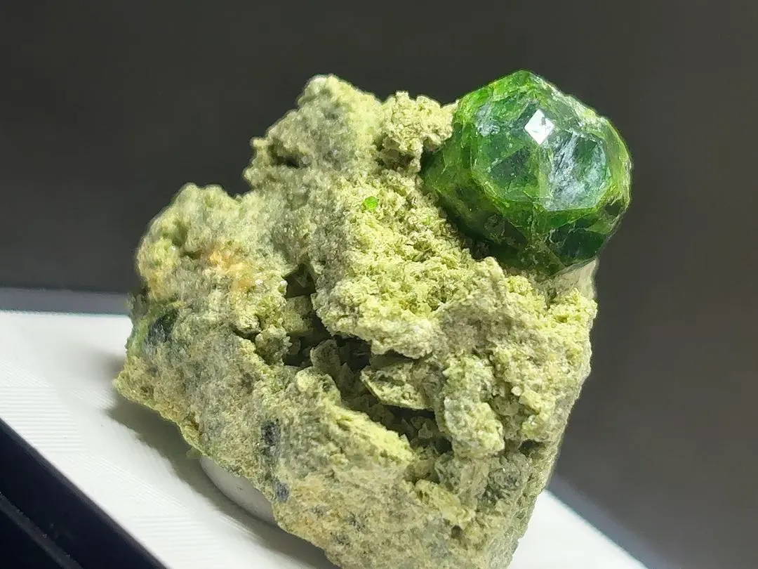 2026年最新】デマントイドガーネット原石標本の人気アイテム - メルカリ