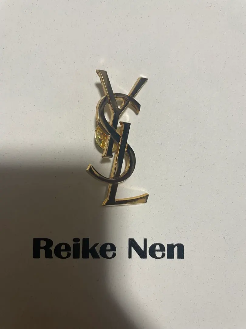 2026年最新】イヴサンローラン ピンブローチの人気アイテム - メルカリ