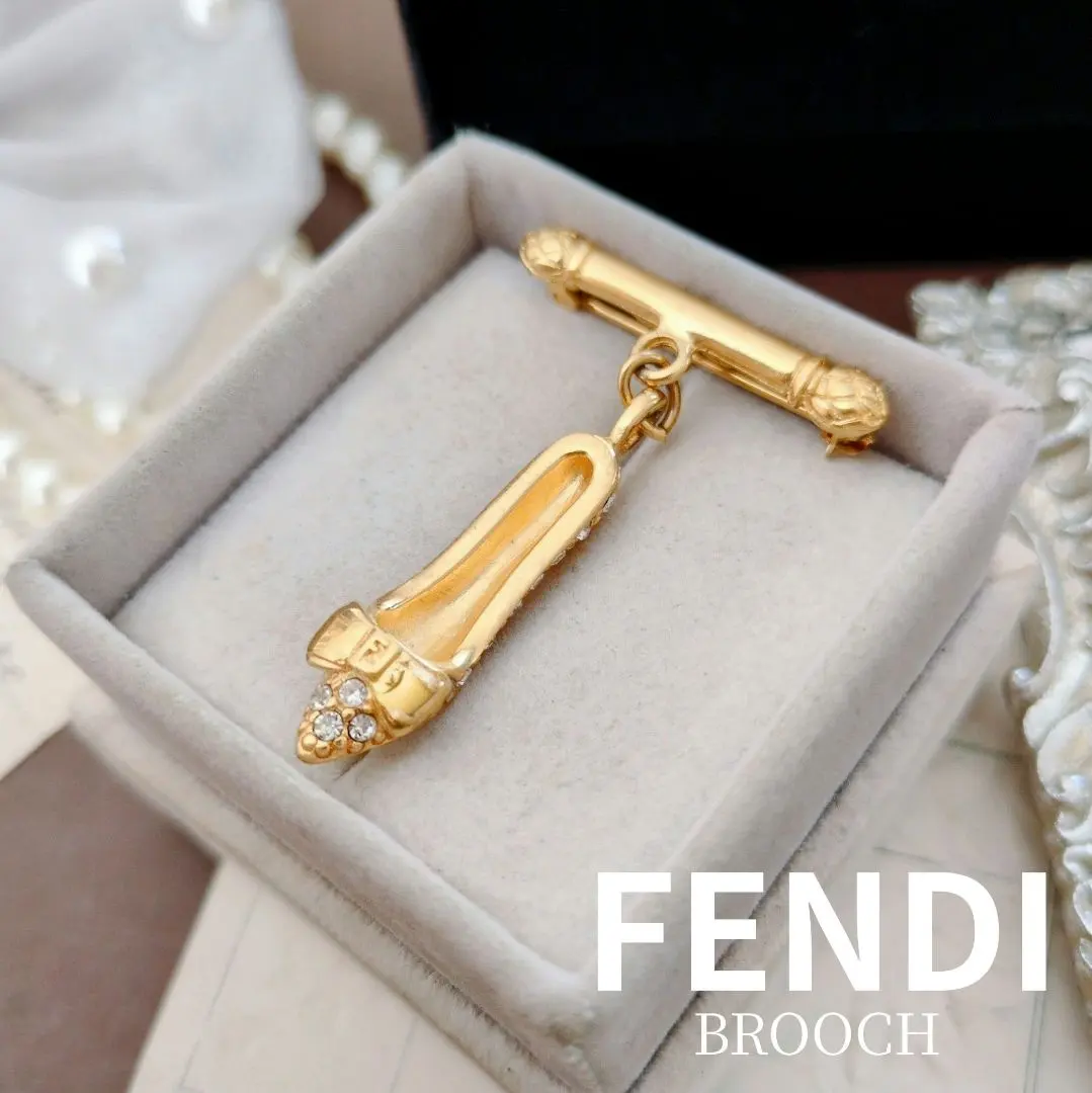 2026年最新】fendi フェンディ ブローチの人気アイテム - メルカリ