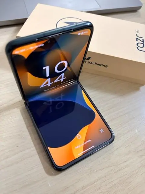 2026年最新】motorola razr 40 セージグリーンの人気アイテム - メルカリ