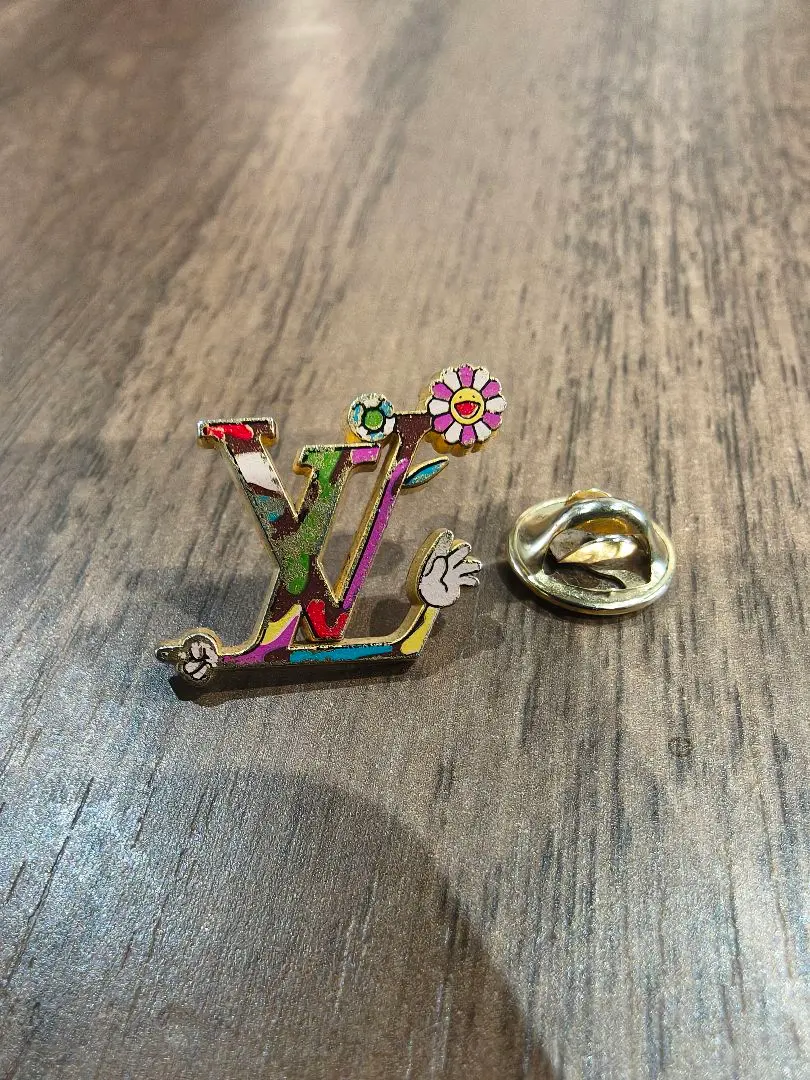 2026年最新】ヴィトン ピンバッチの人気アイテム - メルカリ