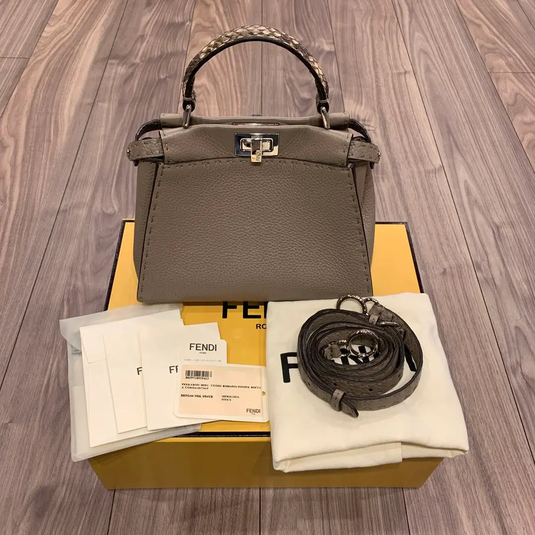 2026年最新】フェンディ セレリア ピーカブー パイソンの人気アイテム