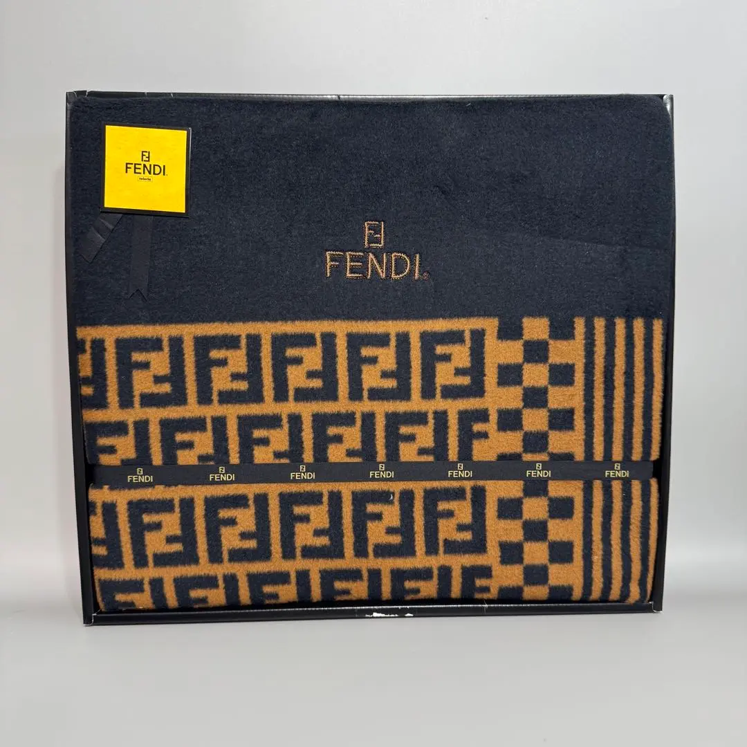 2026年最新】Fendi 毛布・ブランケットの人気アイテム - メルカリ