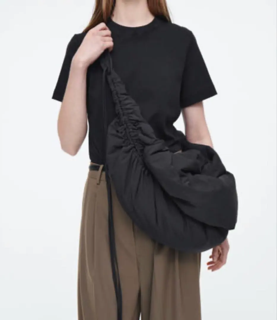 2026年最新】COS ボディバッグ・ウエストポーチの人気アイテム - メルカリ