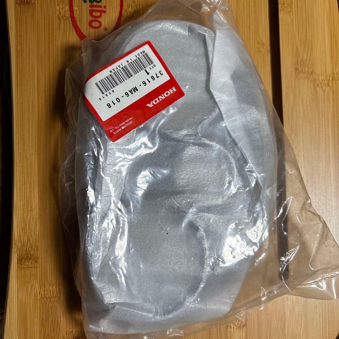 CBX400Fメーターカバー 37616-MA6-018 CBX400F(1型) CBX550F メーターカバーアッパー 37616-MA6-018 未使用