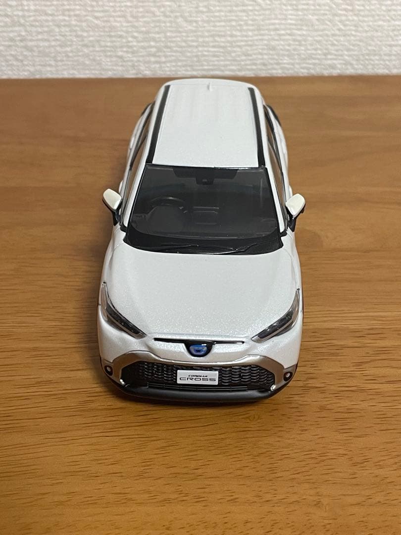 カローラクロス 1/30 ミニカー プラチナホワイトパールマイカ - メルカリ