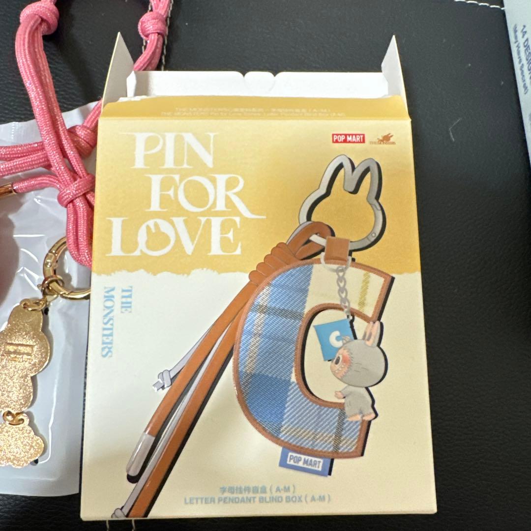 ラブブ PIN FOR LOVE イニシャル キーリング シークレット - メルカリ