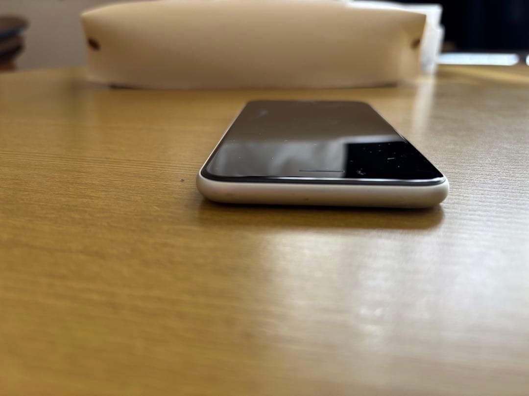 Apple iPhone SE第二世代128GBホワイト ジャンク品 - メルカリ