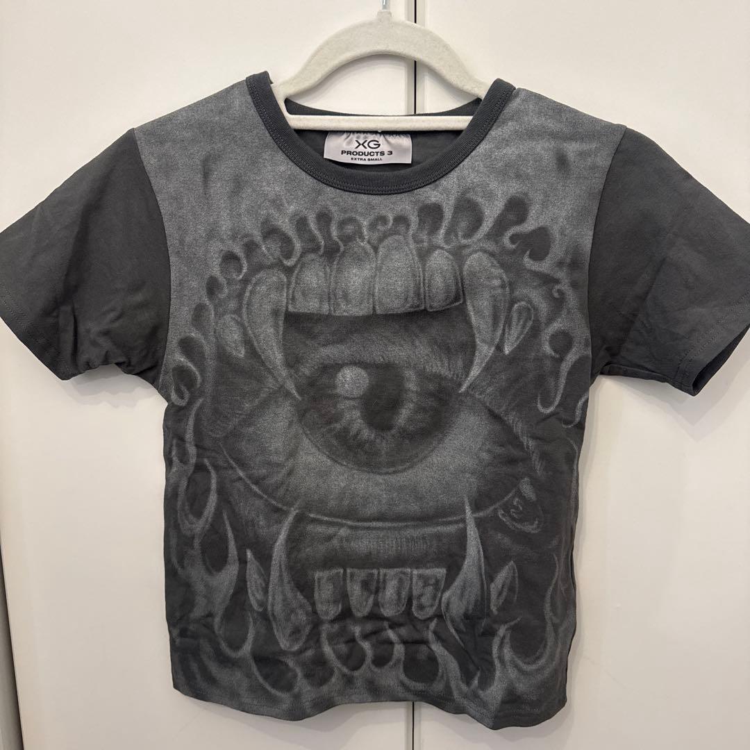 試着のみ XG WOKE UP Replica Tee xs - メルカリ