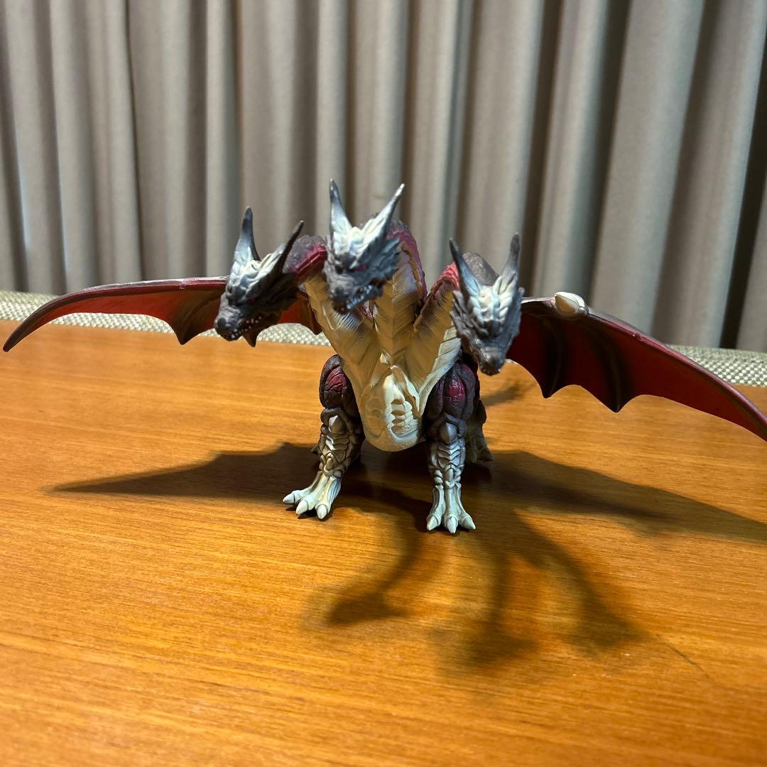 フィギュア デスギドラ　ゴジラシリーズ　全長約30cm HGシリーズ ゴジラ3 デスギドラ ミニフィギュア 初版 - メルカリ