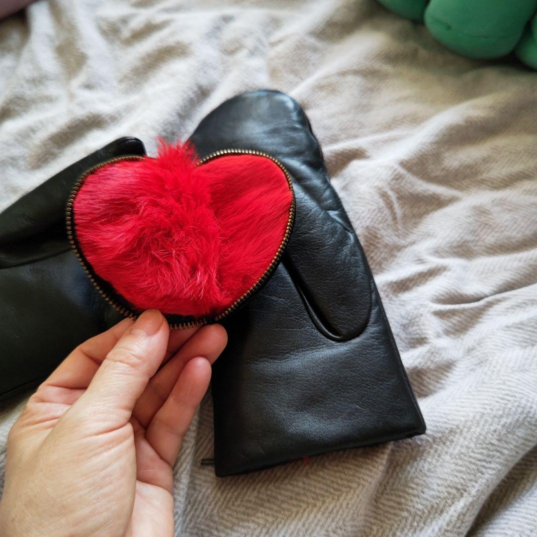 《LOVELESS》ブラックレザー手袋 ジッパー付き ファー付き