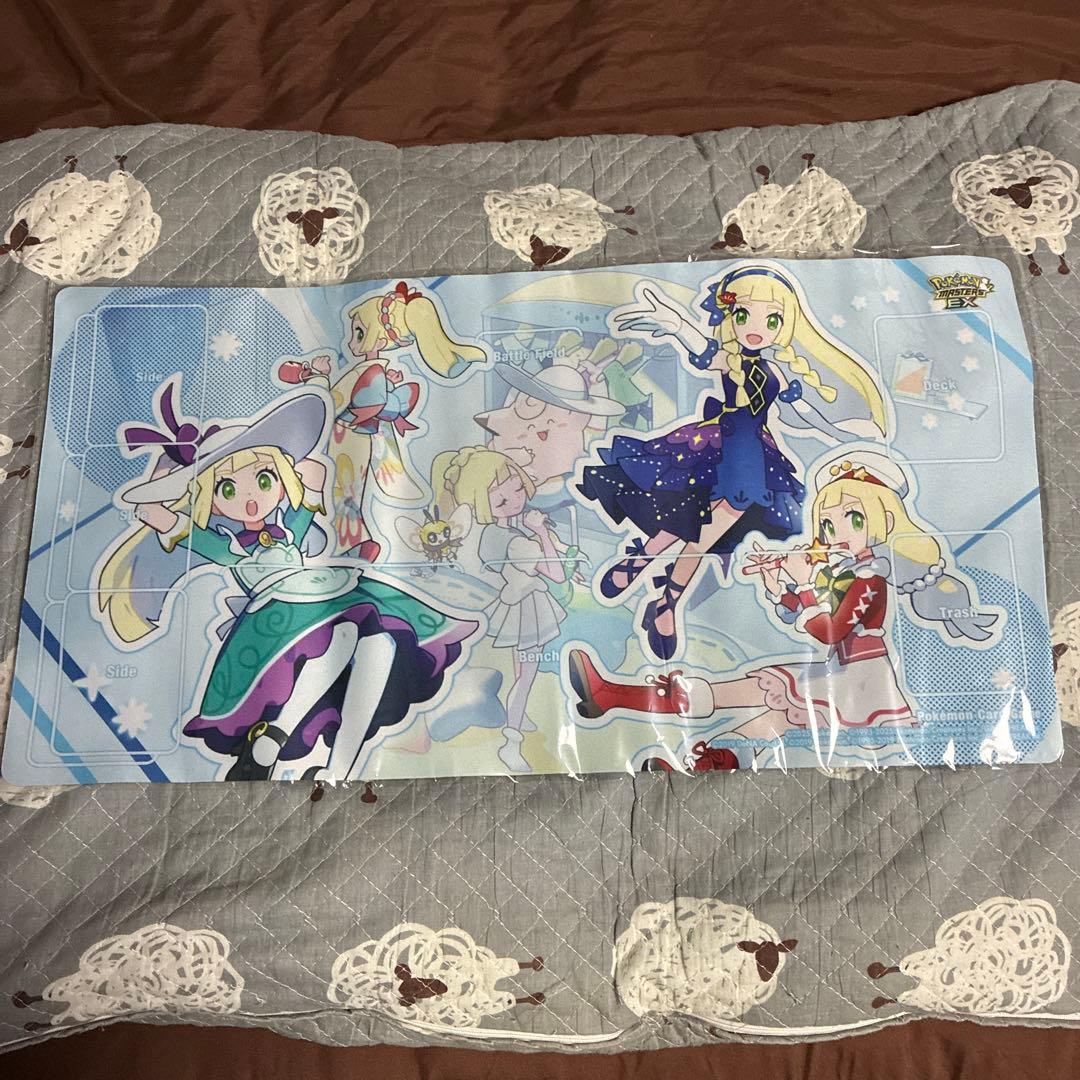 ポケマスEX 特製プレイマット おしゃれを楽しむリーリエ　リーリエ　プレイマット ポケマスEX』×『ポケカ』で「リーリエの特製プレイマット」当たる