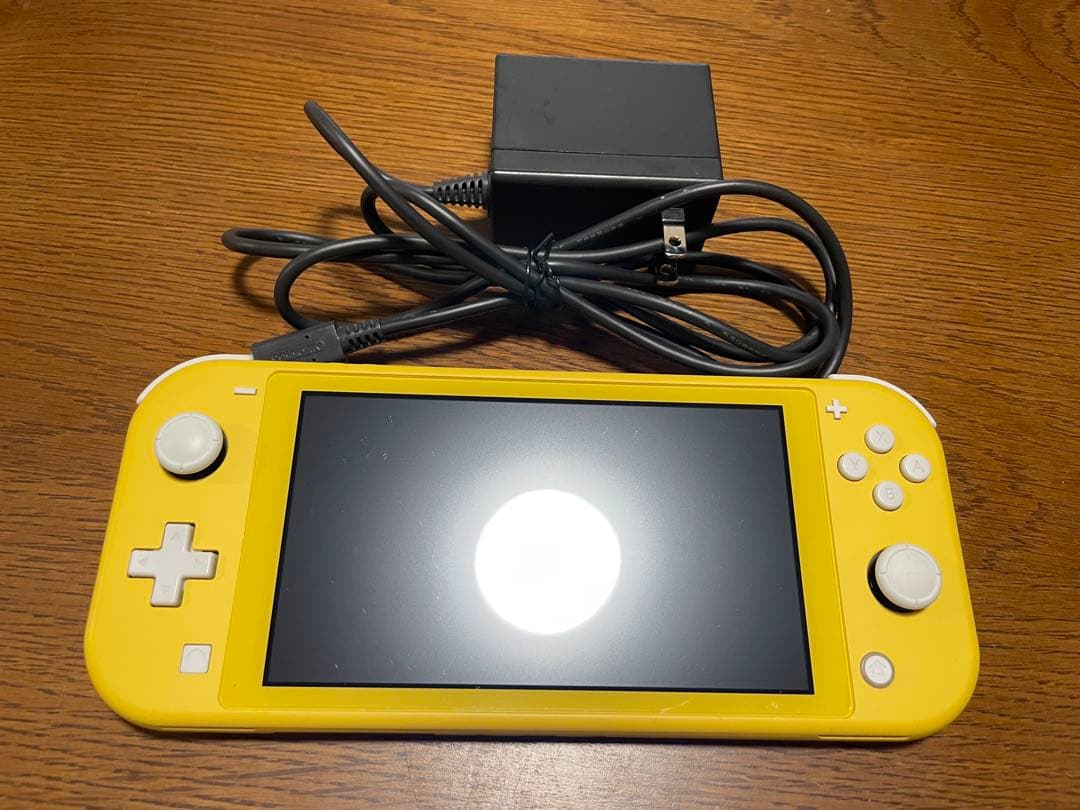 Nintendo Switch Lite イエロー 本体 ACアダプター付き Nintendo Switch Lite イエロー ニンテンドースイッチライト 充電器