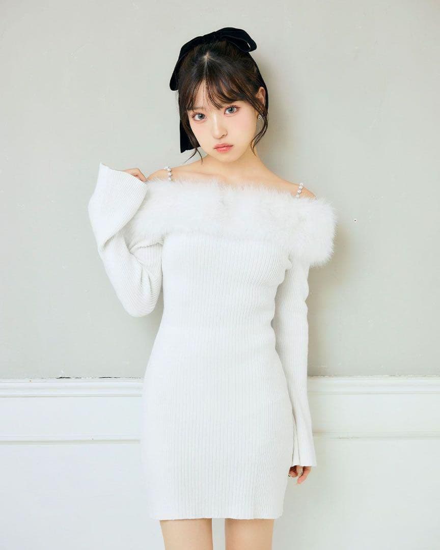 ミシェルマカロン ファーオフショルニットワンピース - メルカリ