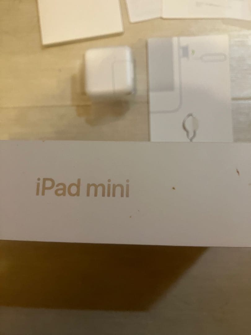 画面割れApple iPad mini(第5世代) シルバー 充電器付き - メルカリ