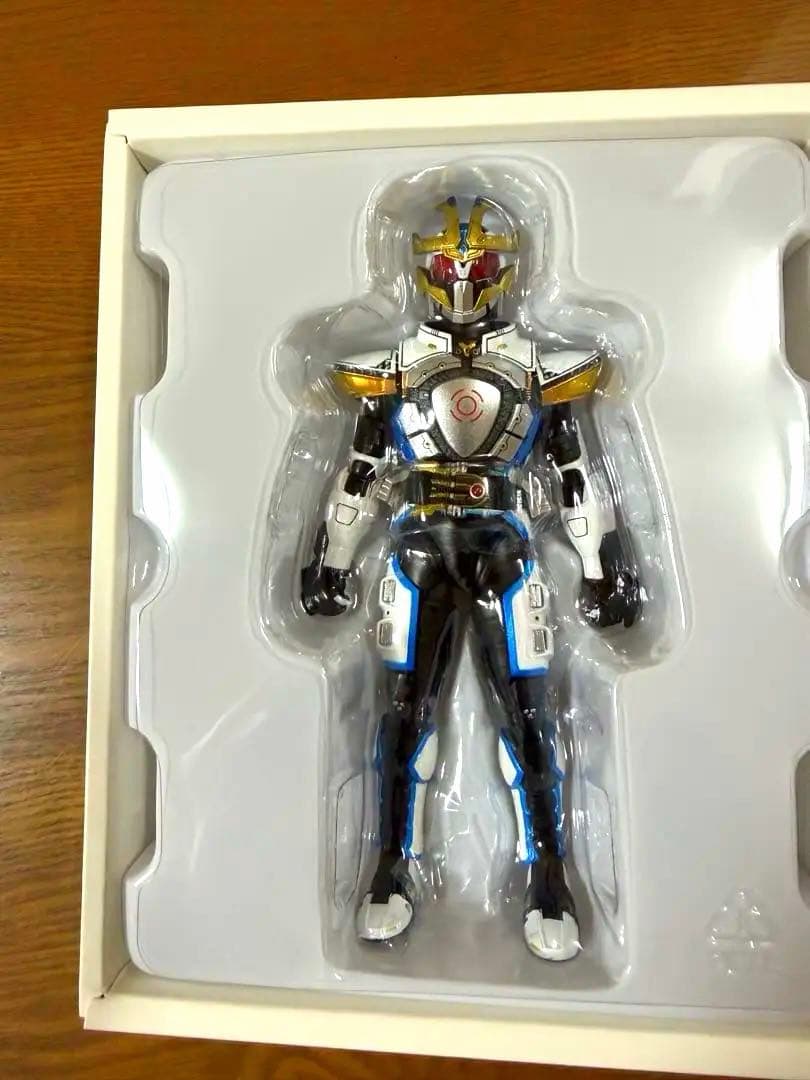 S.H.Figuarts（真骨彫製法） 仮面ライダーイクサ　BANDAI