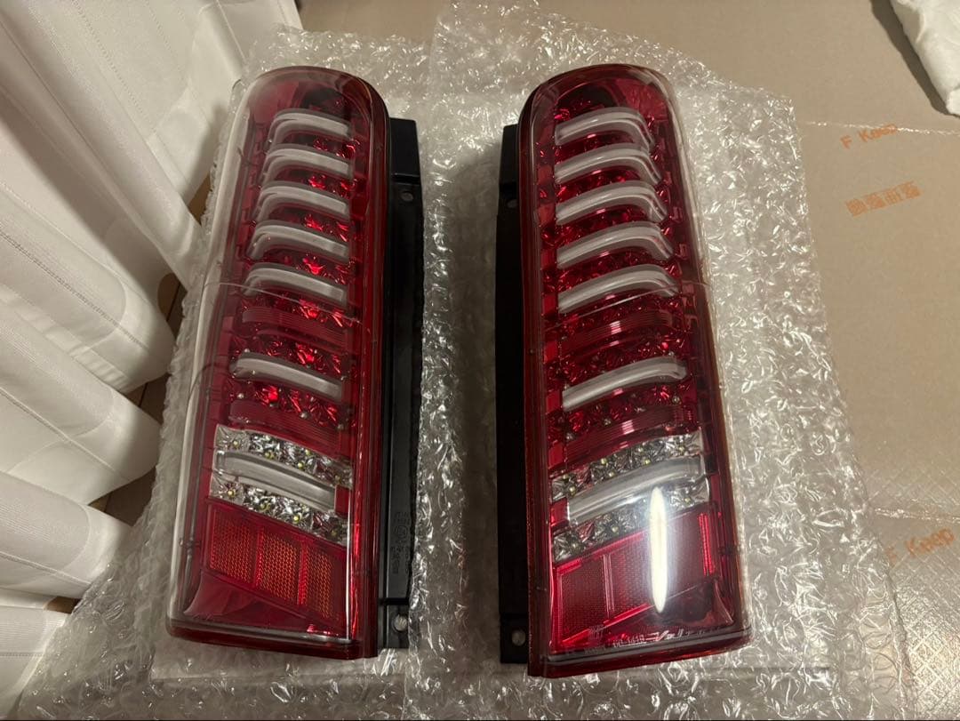 ヴァレンティ ジュエルLEDテールランプ NV350キャラバン 流れる - メルカリ