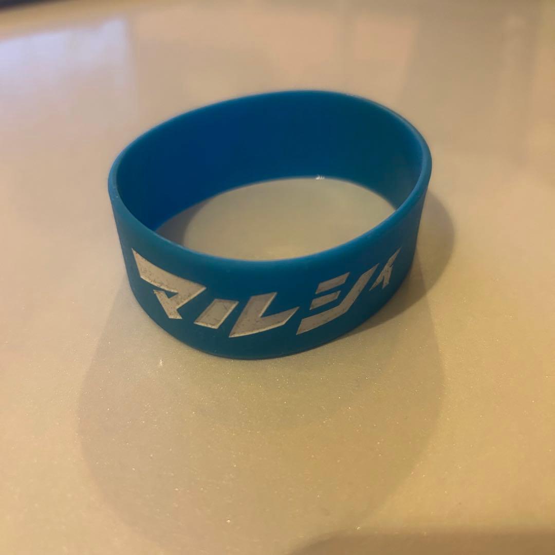 マルシィ ロゴ入り ラバーバンド 青 - メルカリ