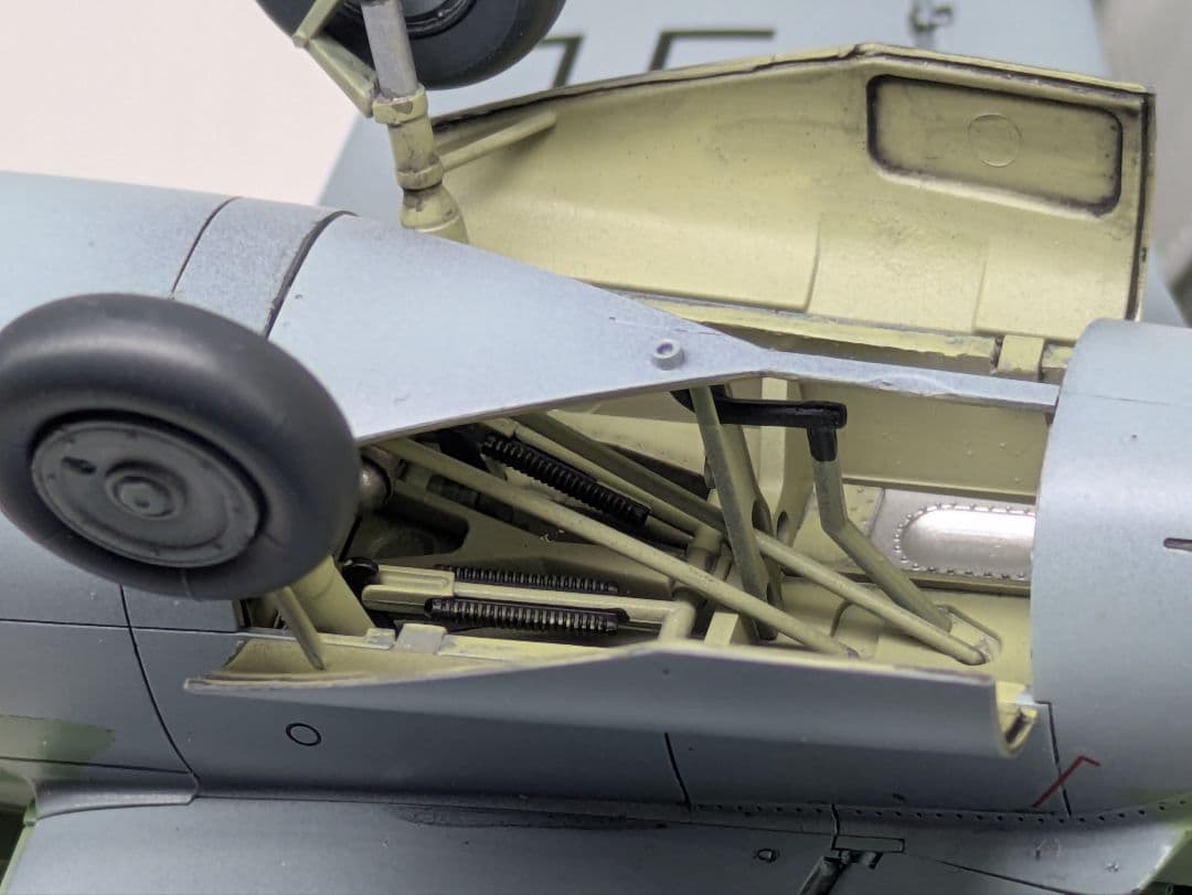 1/48ドイツ空軍戦闘機　ハインケルHe162 A-2 “サラマンダー“ 完成品