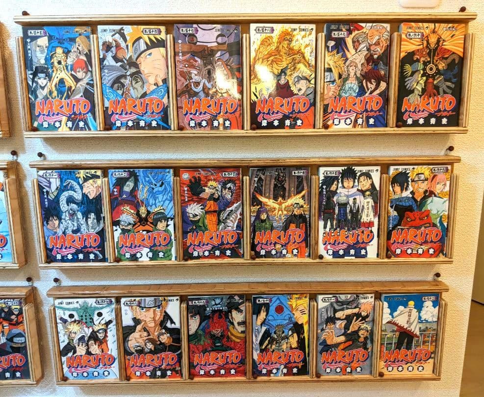 壁掛本棚付】NARUTO全72巻&表紙を飾れるコミックラック 6冊用×12個