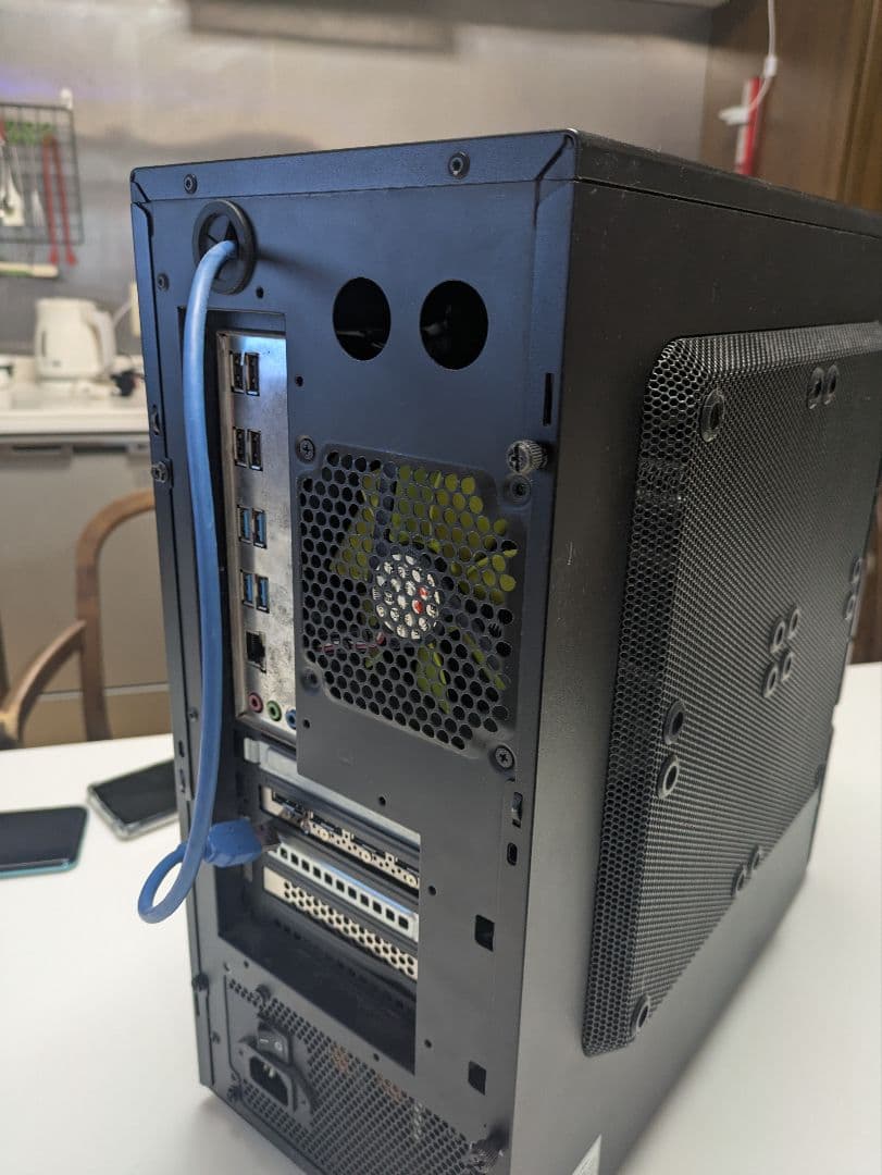 E5-2680v4 / 32GB / M4000 /SSD 1TB - メルカリ